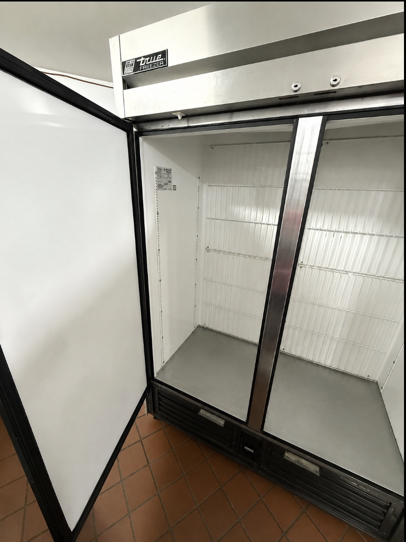 True TS-49F 55" Stainless Steel Door Reach-In Refrigerator — photo 3