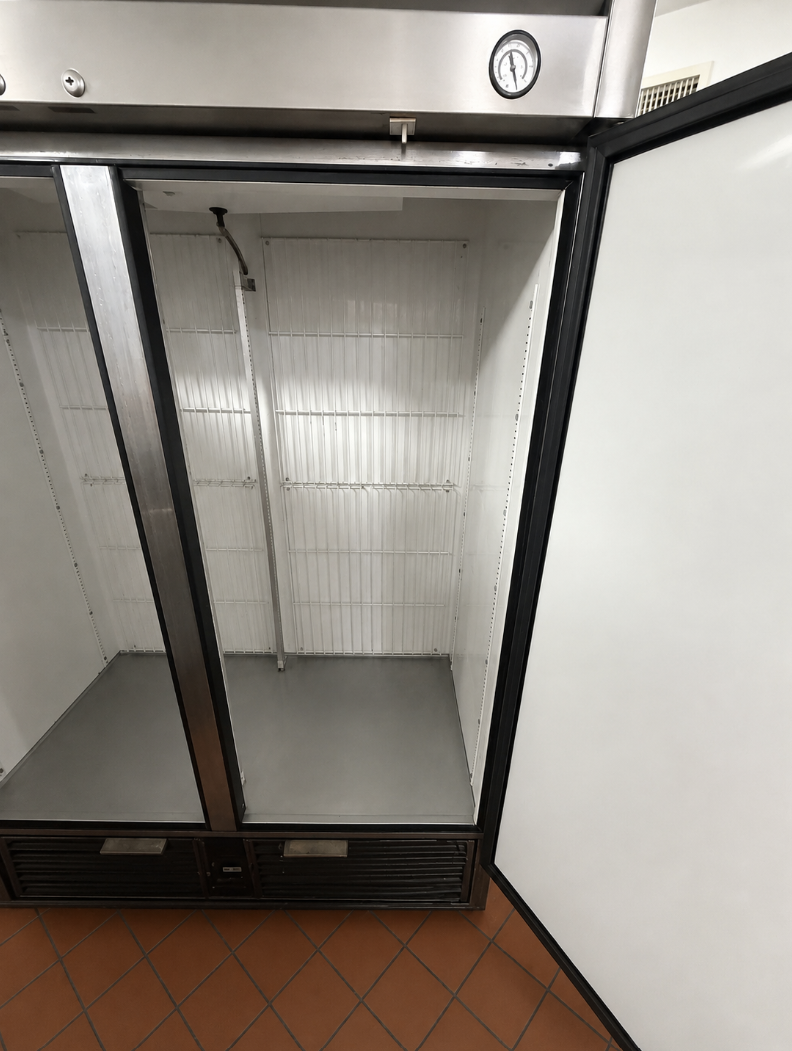True TS-49F 55" Stainless Steel Door Reach-In Refrigerator — photo 4