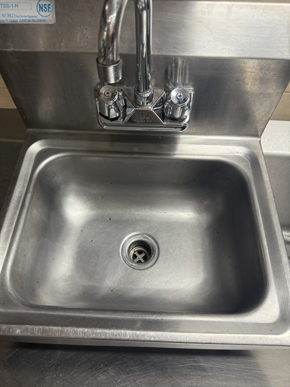 Commercial Wall Mount Hand Sink — photo 1